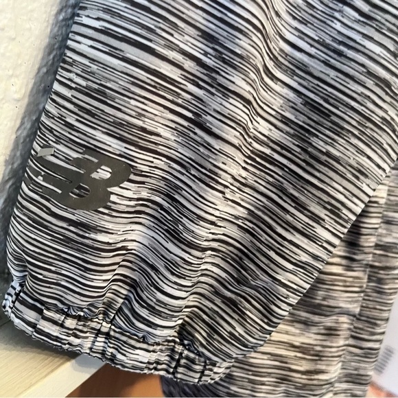 New Balance Lightweight Windbreaker Jacket Size 1X - Picture 6 of 9